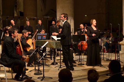 Itay Jedlin dirige son ensemble Le concert Etranger dans La Passion selon saint Marc.