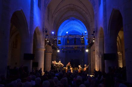 Concert au coeur de la nuit dans l'abbatiale : une sublime création de Thierry Pécou a suivi les Leçons de Ténèbres de Scarlatti.
