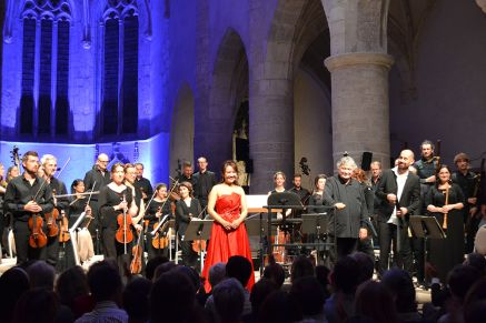 Samedi 21 septembre : Alors que sous le chapiteau résonnent les chants d'Albassama par Canticum Novum, René Jacobs et le B'Rock Orchestra enchantent l'abbatiale avec Mozart.